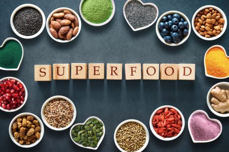 superfoods, orzechy, spirulina, nasiona